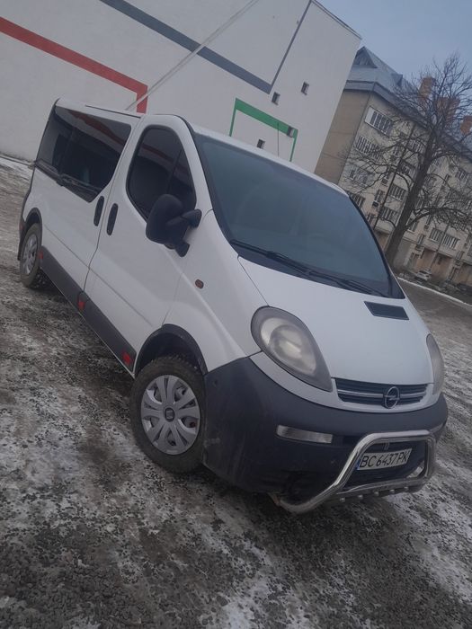 Опель.    Віваро.