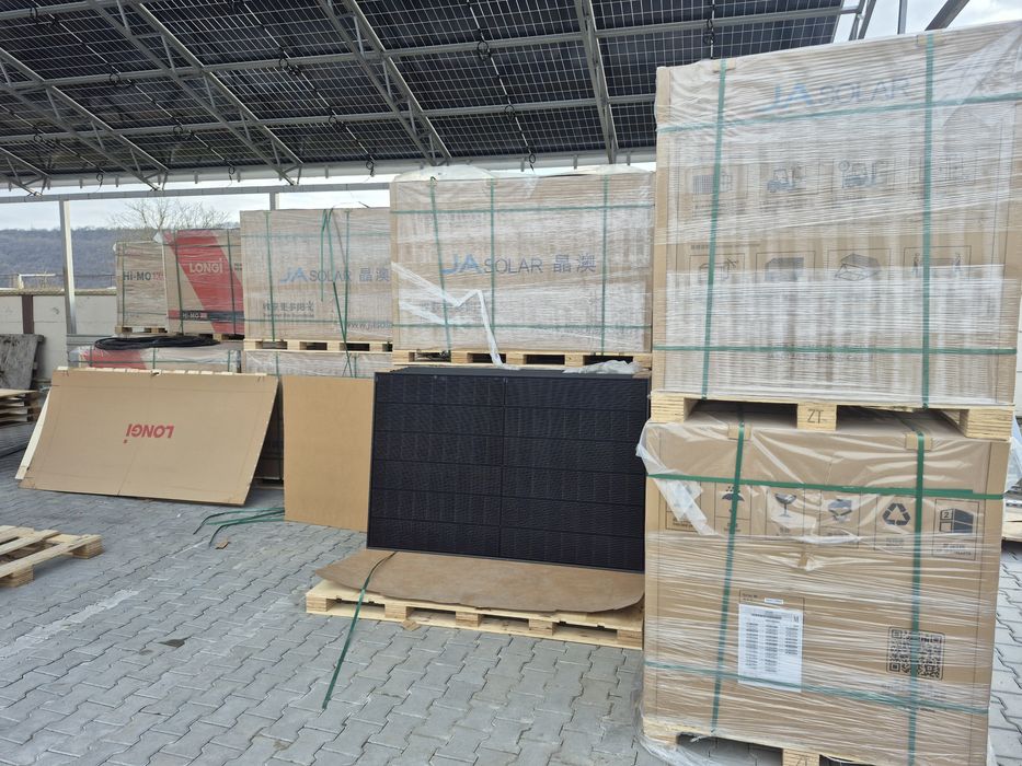 Сонячні  панелі.