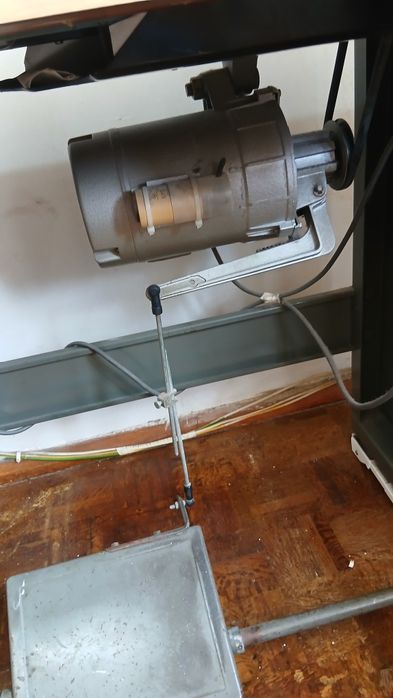 Máquina de costura profissional