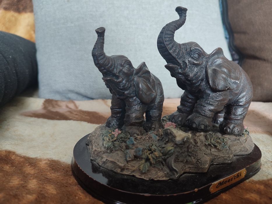 Figurka dwóch słoni