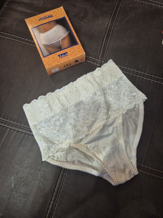 Bielizna modelujące majtki ściągające  S nowe