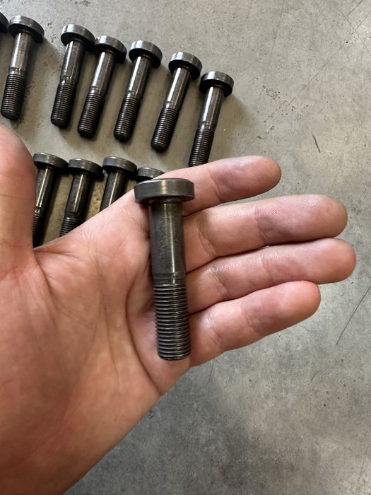 Шпилька задня кріплення колеса спрінтер W906 W907 Sprinter