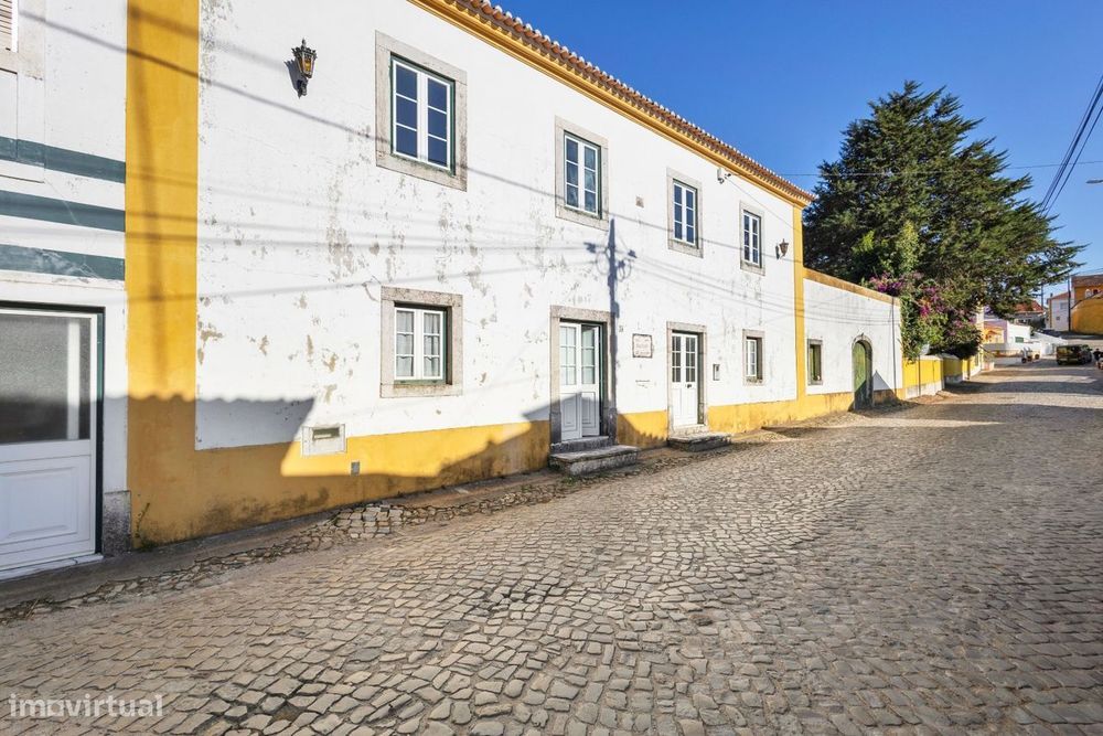 Quinta com Duas Casas Independentes em zona histórica do Gradil