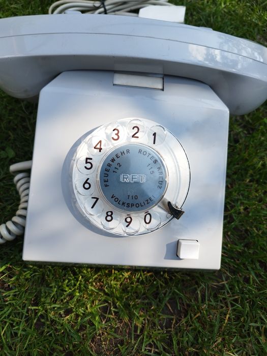 Zabytkowy telefon RFT
