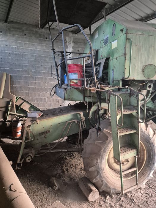 Ceifeira debulhadora john deere 1055r ler o anúncio