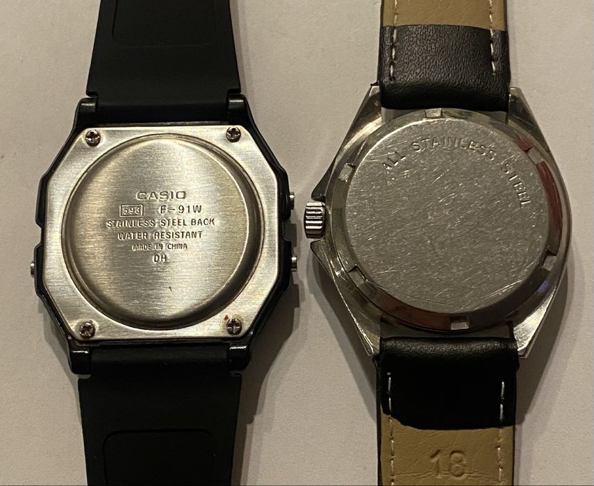 Conjunto de dois relógios, Casio Alarm Chronograph & Tiger