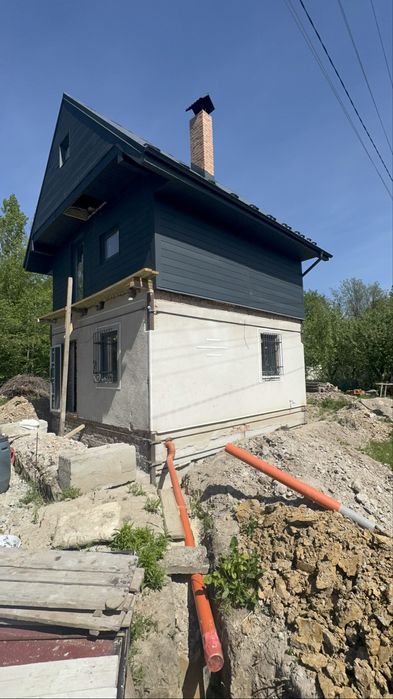 Продаж будинку з земельною ділянкою біля автобазару