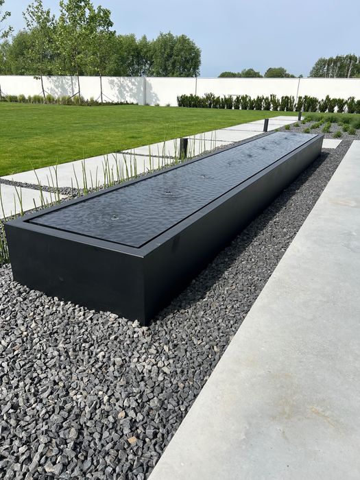 Stół wodny z LED – nowoczesna fontanna do ogrodu i na taras