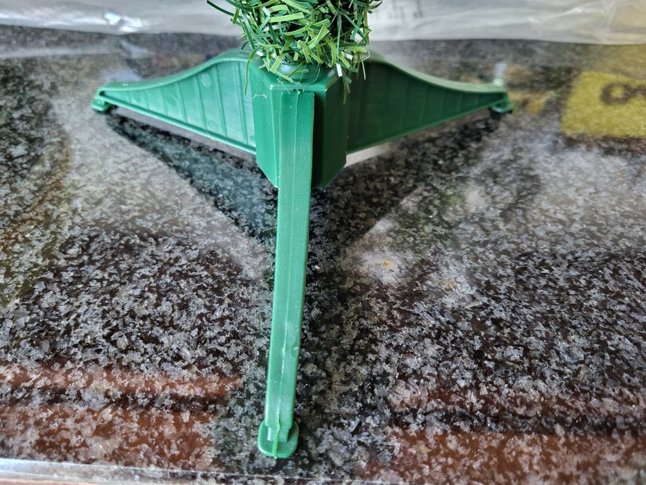 Mini Árvore de Natal com bolas.