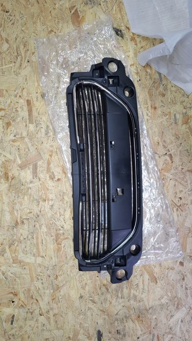 Решітка Peugeot 301 Решітка бампера пежо 301