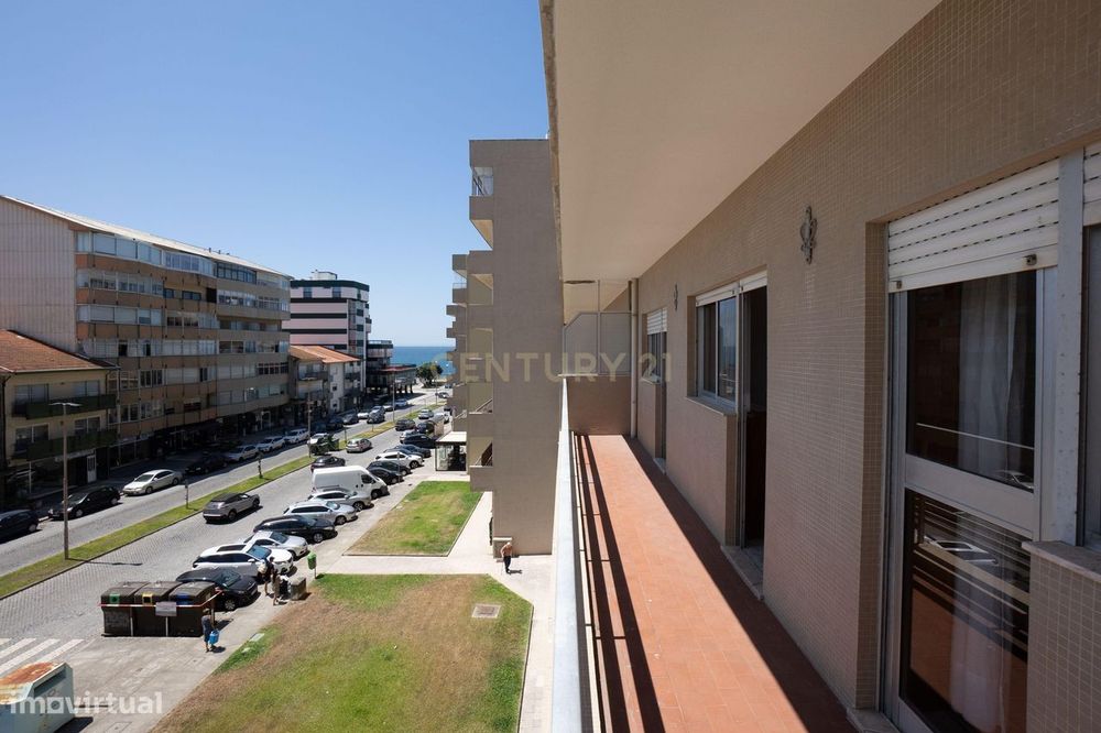 Apartamento T2+1 com Vista Mar, a 1 Minuto da Praia  – Av. Comandante