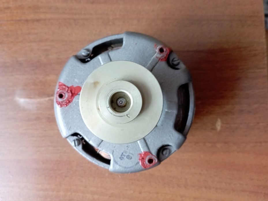 Електродвигун від стерео магнітофона Юпітер