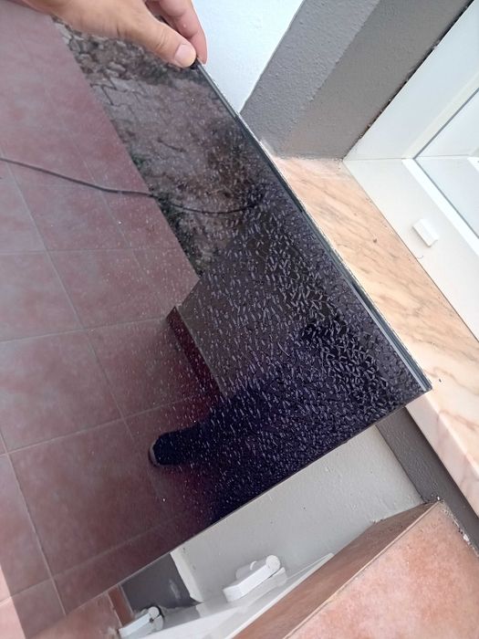 Vidro temperado laminado gris bom para  fazer mesa...