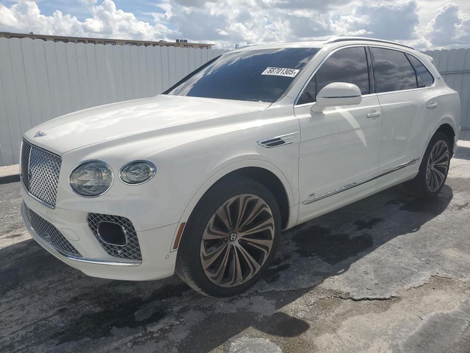 Bentley Bentayga / Bogate wyposażenie / Niski przebieg / 4x4 /
