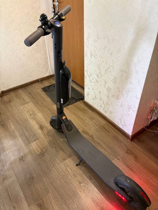 Електросамокат ninebot e22