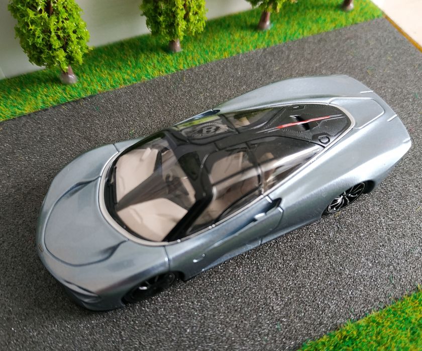 McLaren Speedtail 1:64 LCD