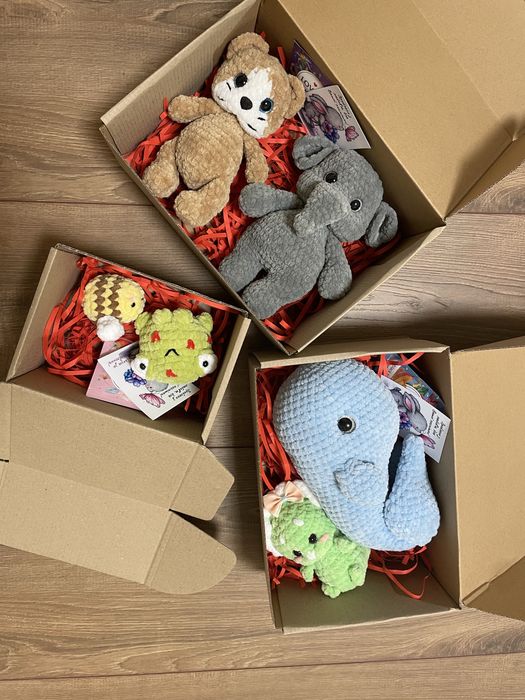 Подарункові бокси, ручної роботи, мʼякі та милі
