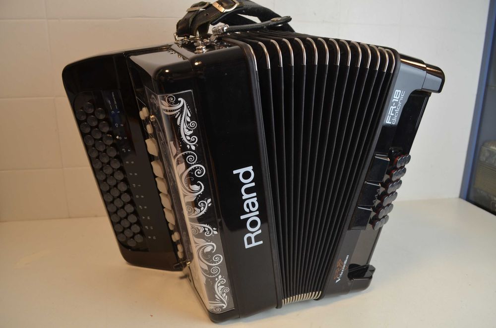Vendo Concertina Roland FR 18