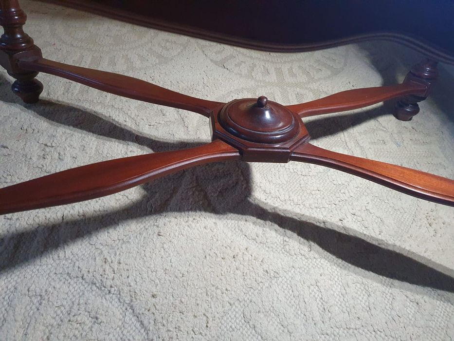 Mesa de centro em mogno