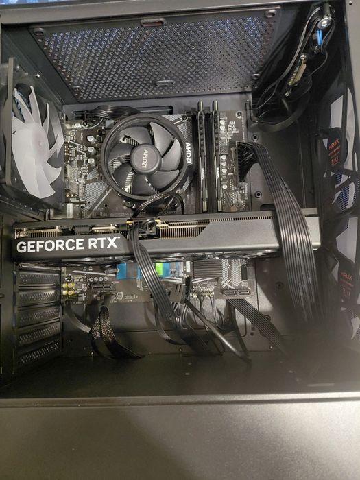 Mało używany komputer do gier – gotowy do grania.  RTX 5060