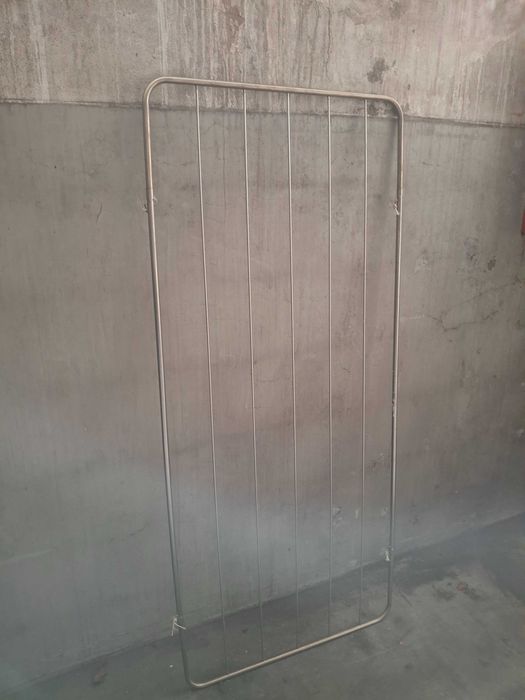 Estendal em inox em muito bom estado