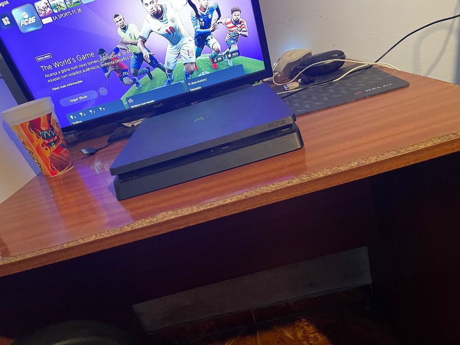 ps4 2 em stock, sem cabos nem comandos