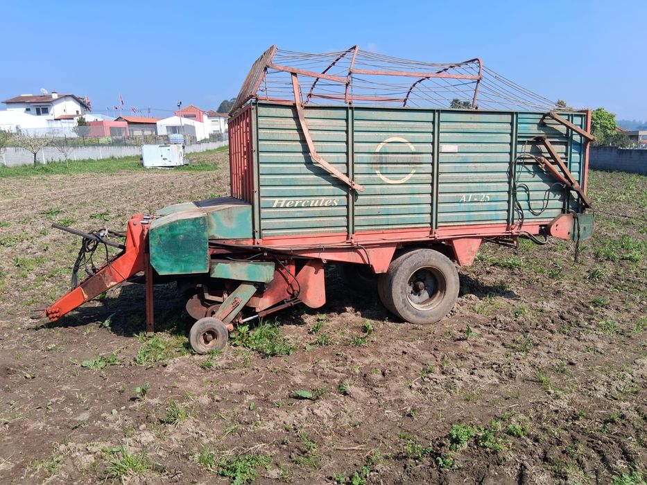 Reboque forrageiro