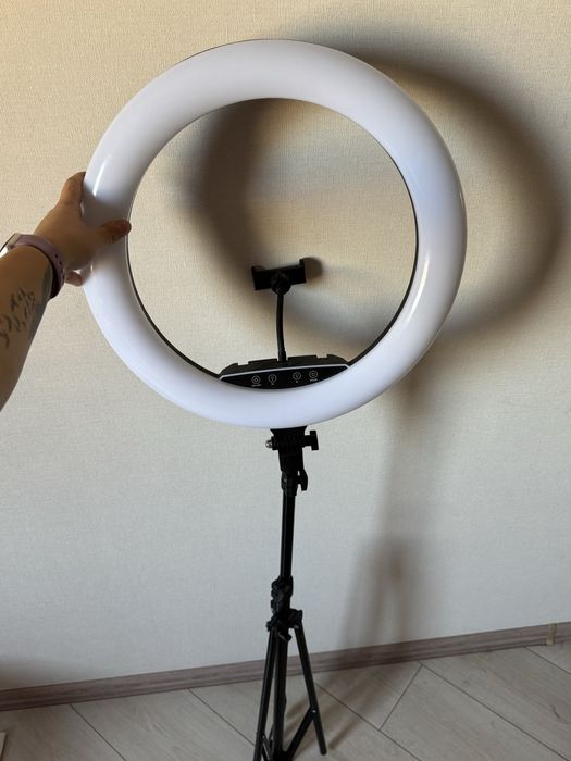 Продам кільцеву лампу