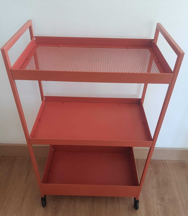 Carrinho vermelho de apoio