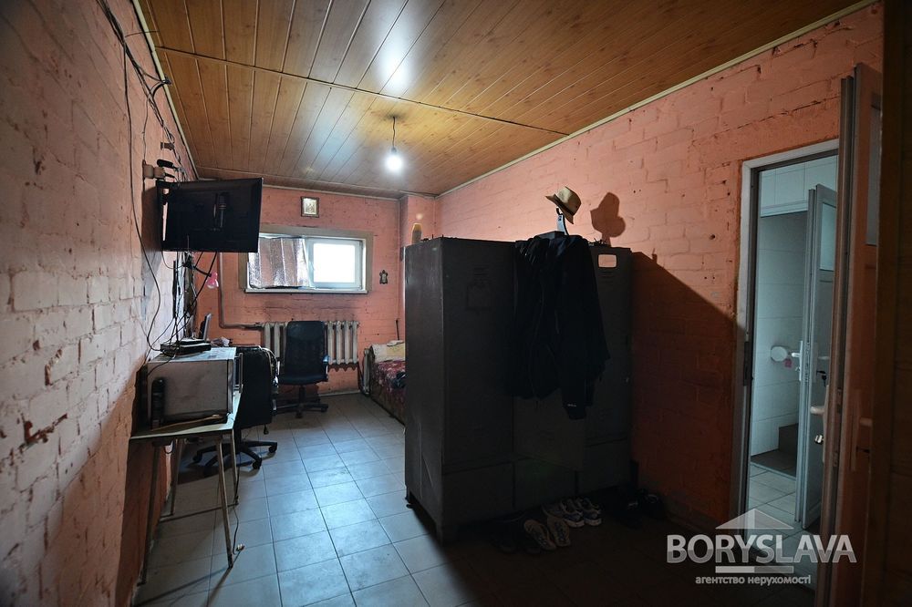 Комплекс будівель і споруд, приміщення СТО в місті Сарни