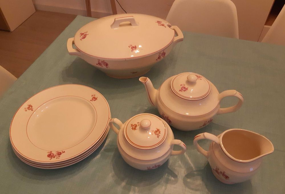 Conjunto de chá em cerâmica portuguesa