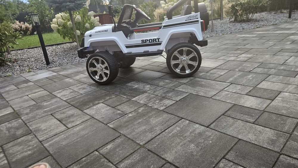 JEEP 4x4 Auta na akumulator SKÓRA GUMA 4 SILNIKI, 2x 12v 9ah, pilot,