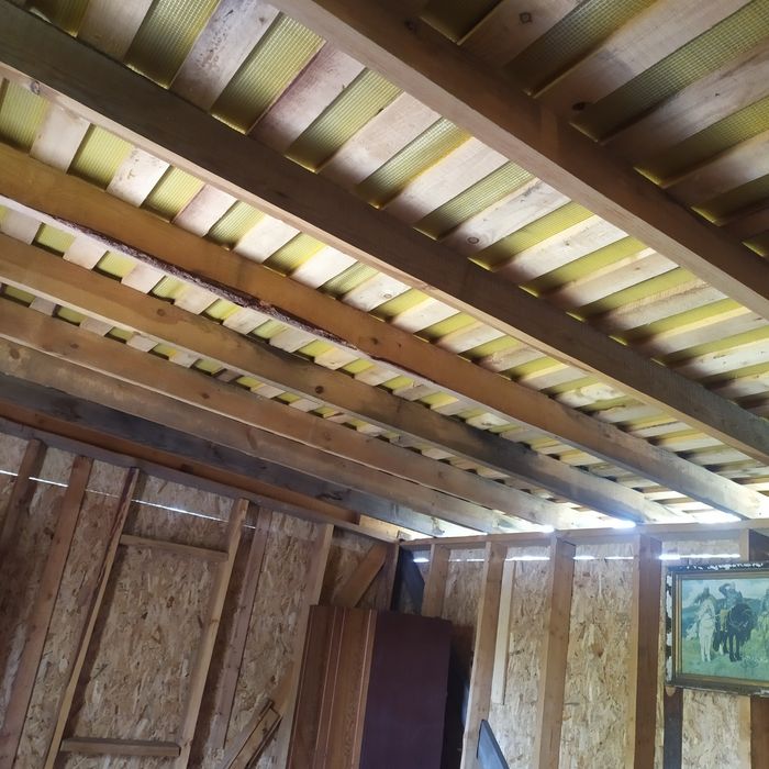 Продам  земельний участок-дачу в живописному місці.