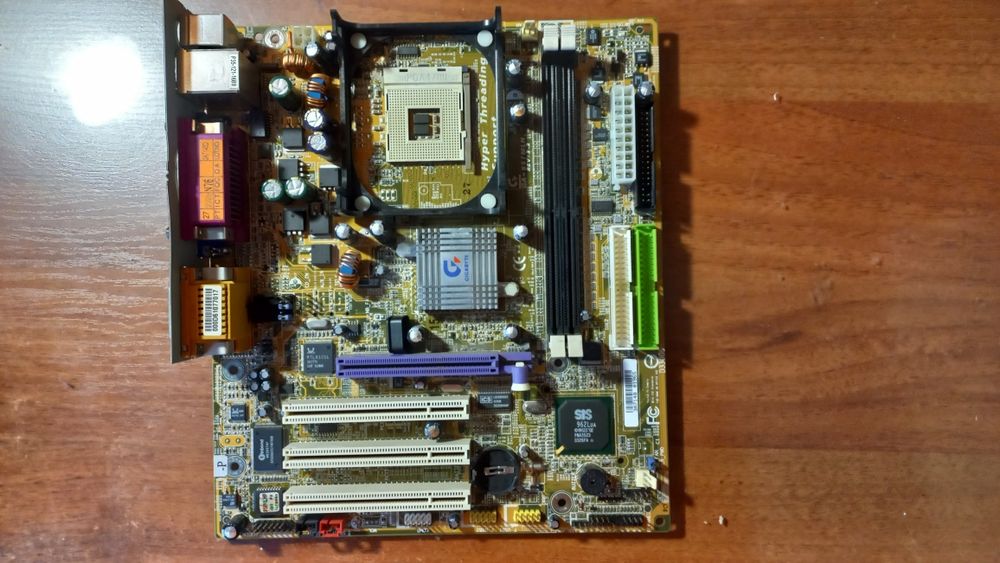 Материнські плати, відеокарти, карти відеозахвату, оперативна пам'ять