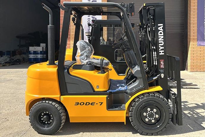 Навантажувач Hyundai 30DE-7 Mitsubishi дизель