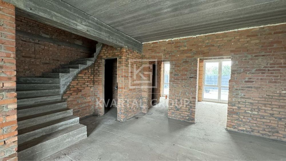 Дуплекс з великою ділянкою в центрі Дмитрівки. Сучасний дизайн