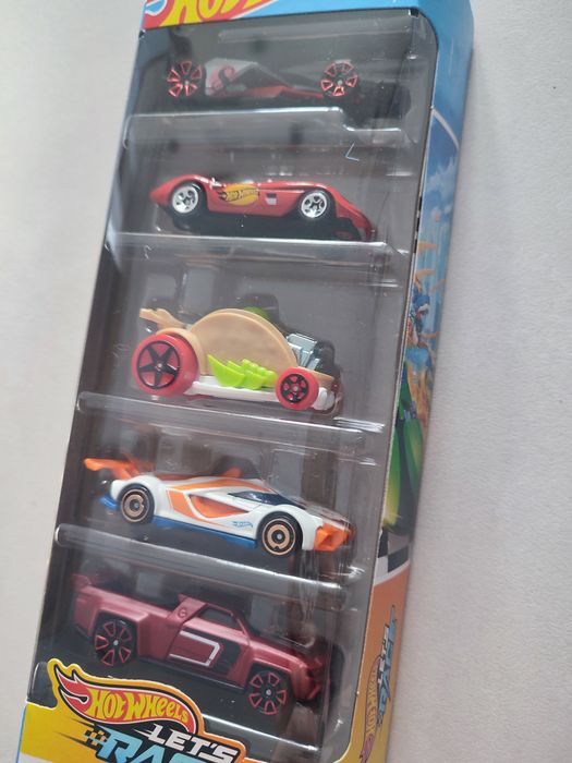 Hot wheels let's race