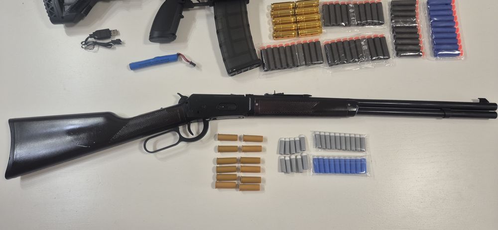 Vendo duas Carabinas Nerf  Winchester e H&K 416D