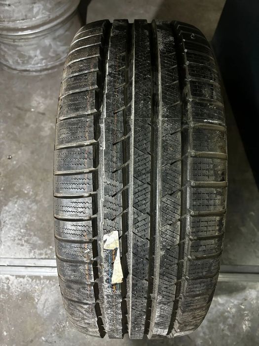 Opona zimowa Continental - 245/45R18