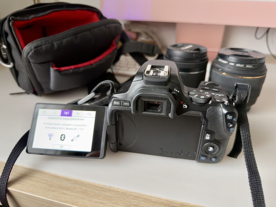 Canon EOS 250d, dwa obiektywy, 18 - 55 i 30 1:1,4 DC HSM