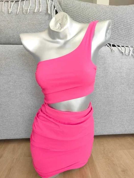 Vestido Mini Zara Rosa Neon – Assimétrico com Cut-out – Tamanho S