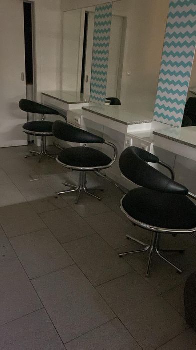 Cadeiras de Cabeleireiro e Rampas de Lavagem