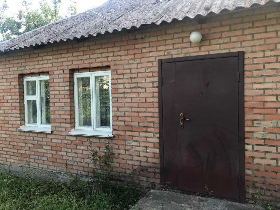 Житловий будинок, дві кімнати, із земельною ділянкою 16,75 соток.