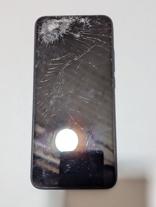 Телефоны под ремонт разбит экран  Redmi 8 Huawei p20 lite  Xiaomi Redm