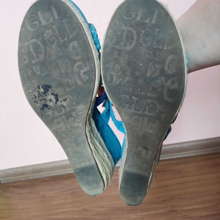 100грн за 2 пари.39р.-25см по стельці.Жіночі мешти.Жіночі шльопанці.