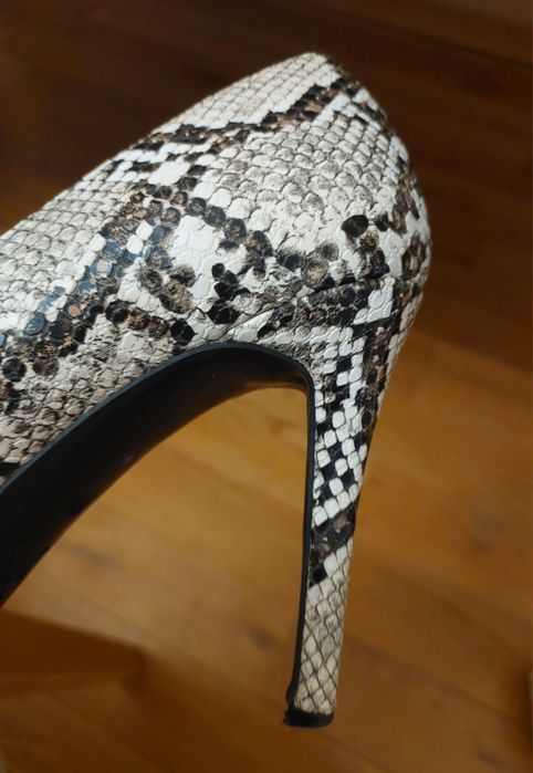 Wężowe szpilki Nine West