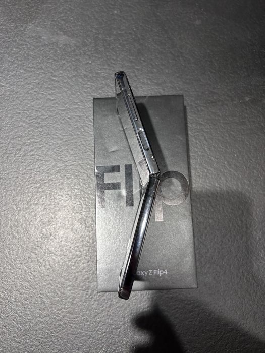 Samsung galaxy z Flip4