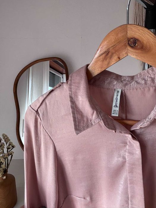 Camisa rosa acetinada Stradivarius tam. S