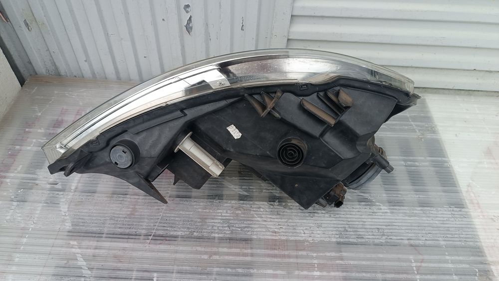 Vendo farol esquerdo de Renault trafic ano 2007