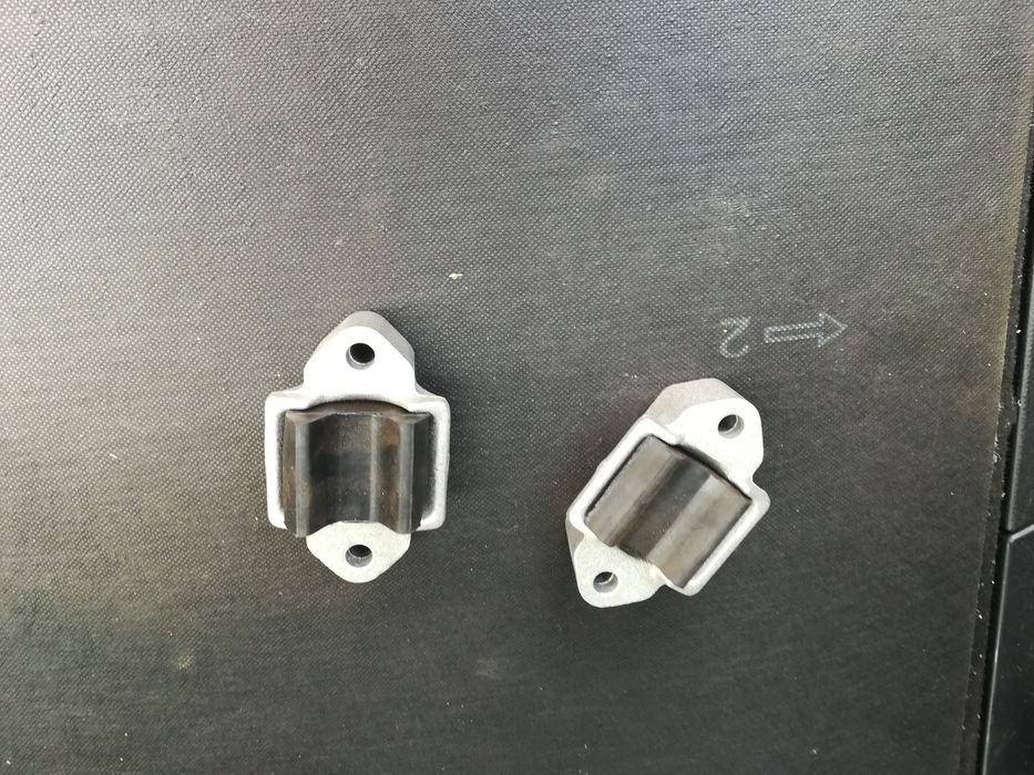 Fiat 126p podkladki aluminiowe pod resor +gumy nowe oryginalne